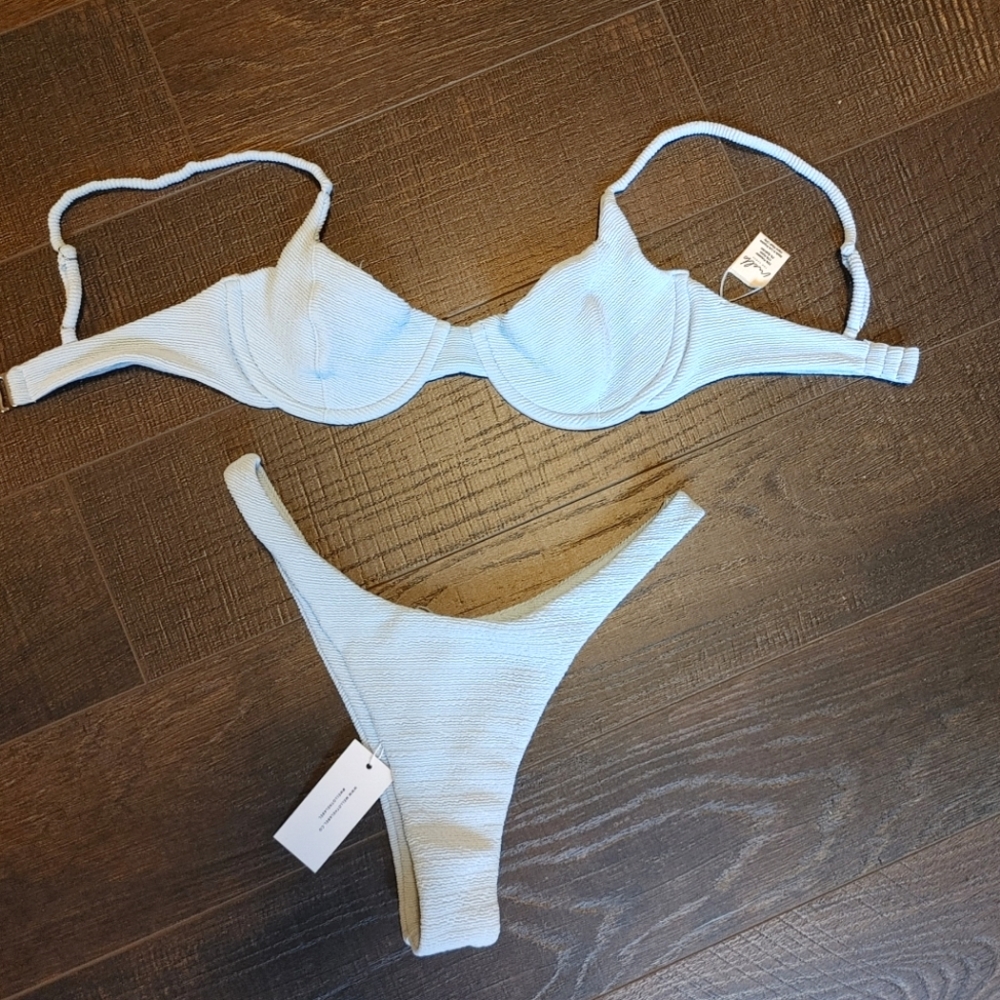 Mello The Label NWT Swimsuit - Underwire Top XS & V Bottom S Bikini Bathing Suit
